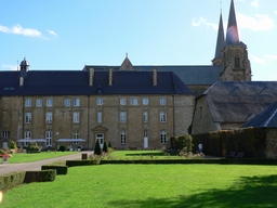 L'ancienne abbaye bénédictine et l'église-abbatiale